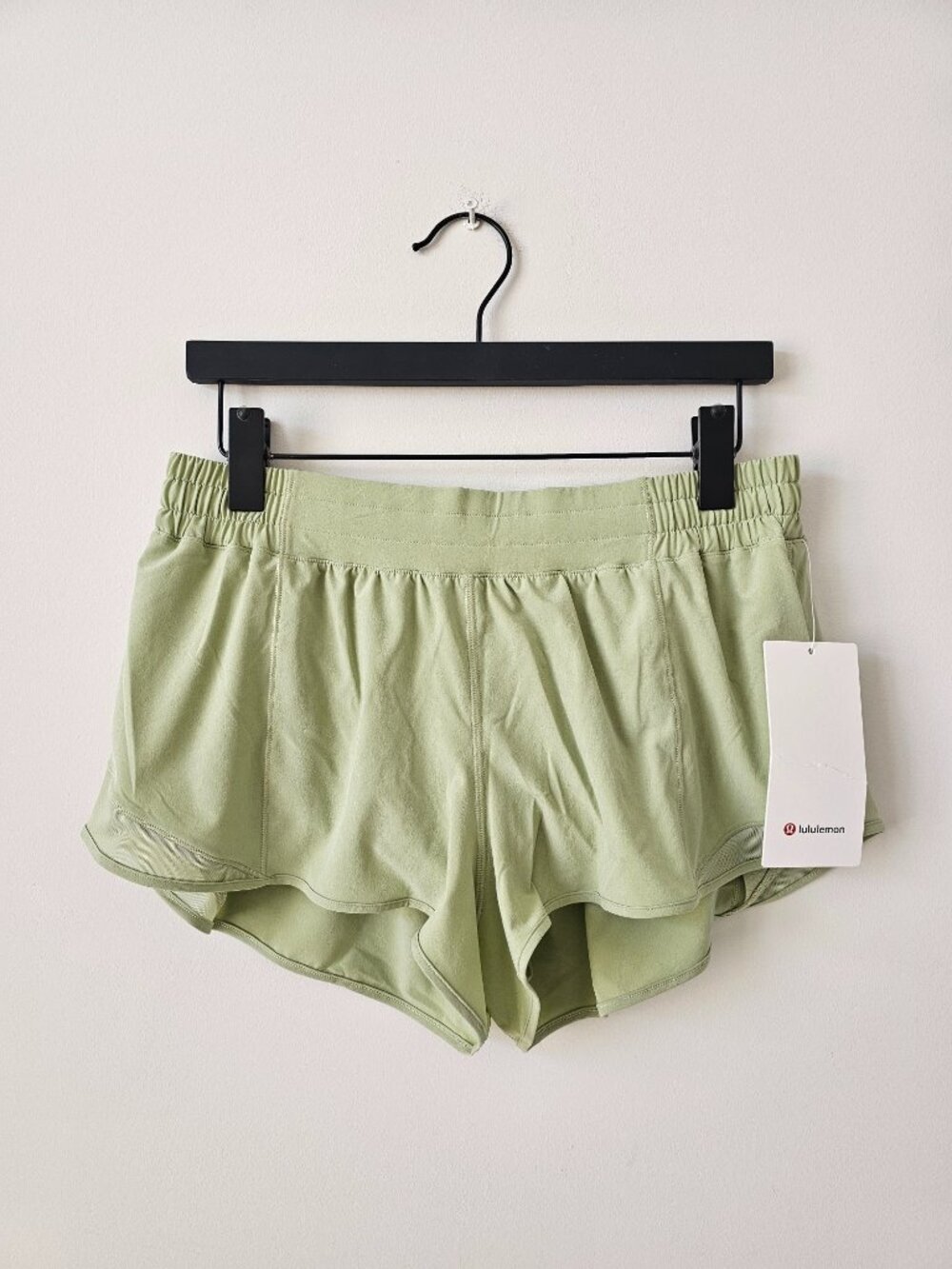 NWT LULULEMON HNDW Honeydew Green Hotty Hot Low Rise Short 2.5" Lined Size 12